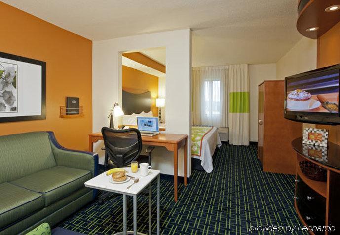 Fairfield Inn & Suites Lansing West Delta Center Township Habitación foto